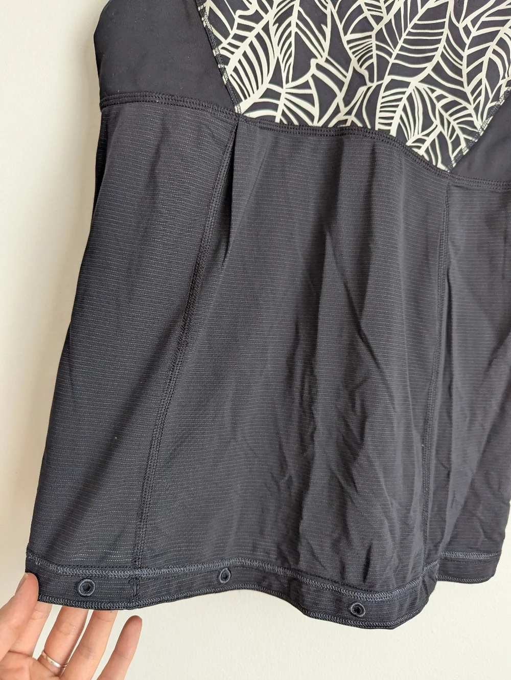 Lululemon Black & White Leaf Patterned Athletic Tank Top Size 6